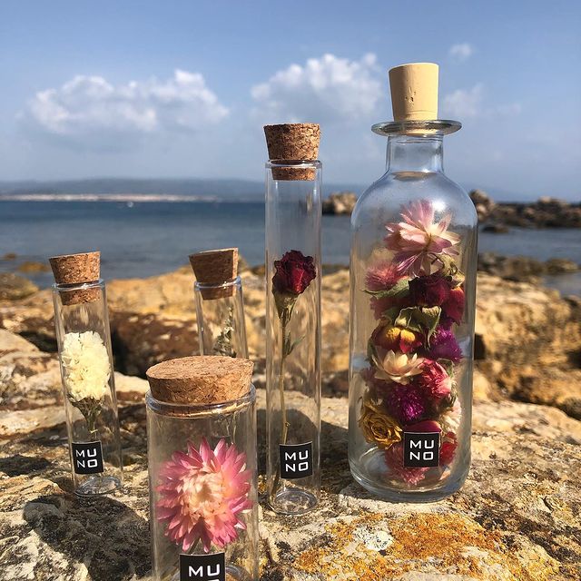 Dried flower bottle and tubes#treatyourself #driedflowers #madeinbelgium #messageinabottle #prettyinpink