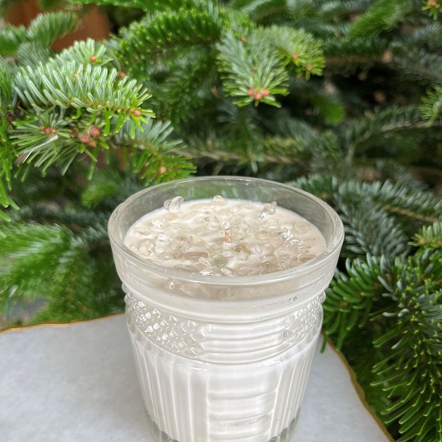 A beautifully scented candle poured into a classic whiskey tumbler, topped with shimmering crystal quartz flakes. Ideal 