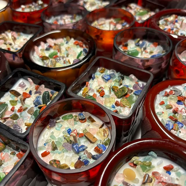 Gemstones scented candles! For sale in our Pop-Up from next week !  #LuxeKaars #bougiedeluxe #GiftForHer #CadeauIdee #Id